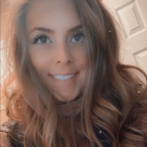 Meet your Posher, Alyssa